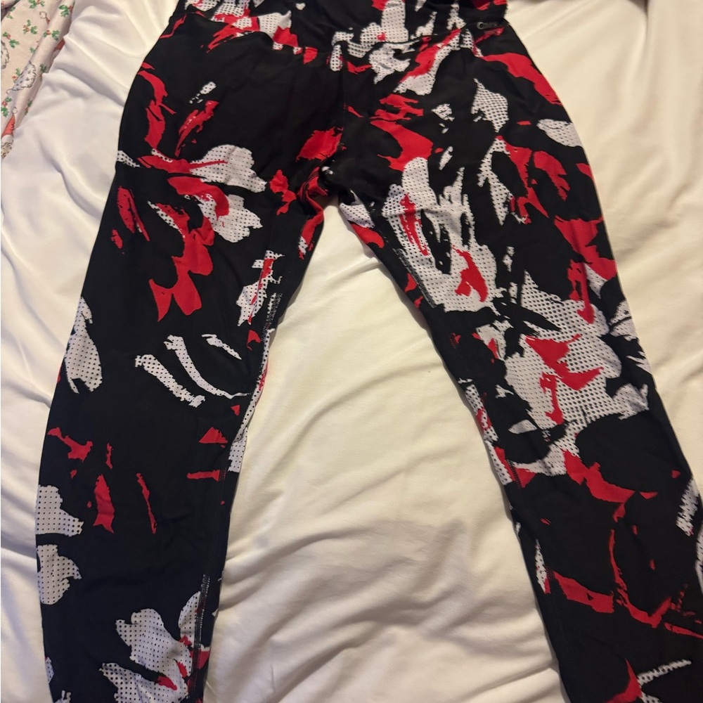 Stylish Black and Red Patterned leggings